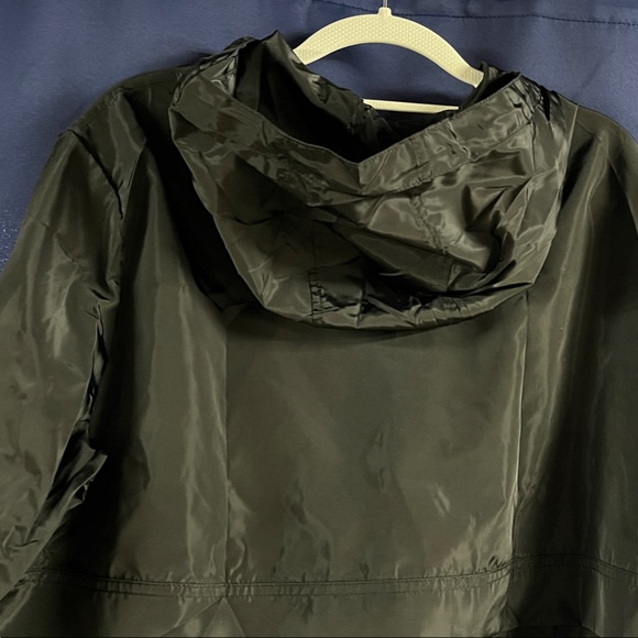 NWT Women’s Black Hooded Windbreaker Jacket - Picture 8 of 8